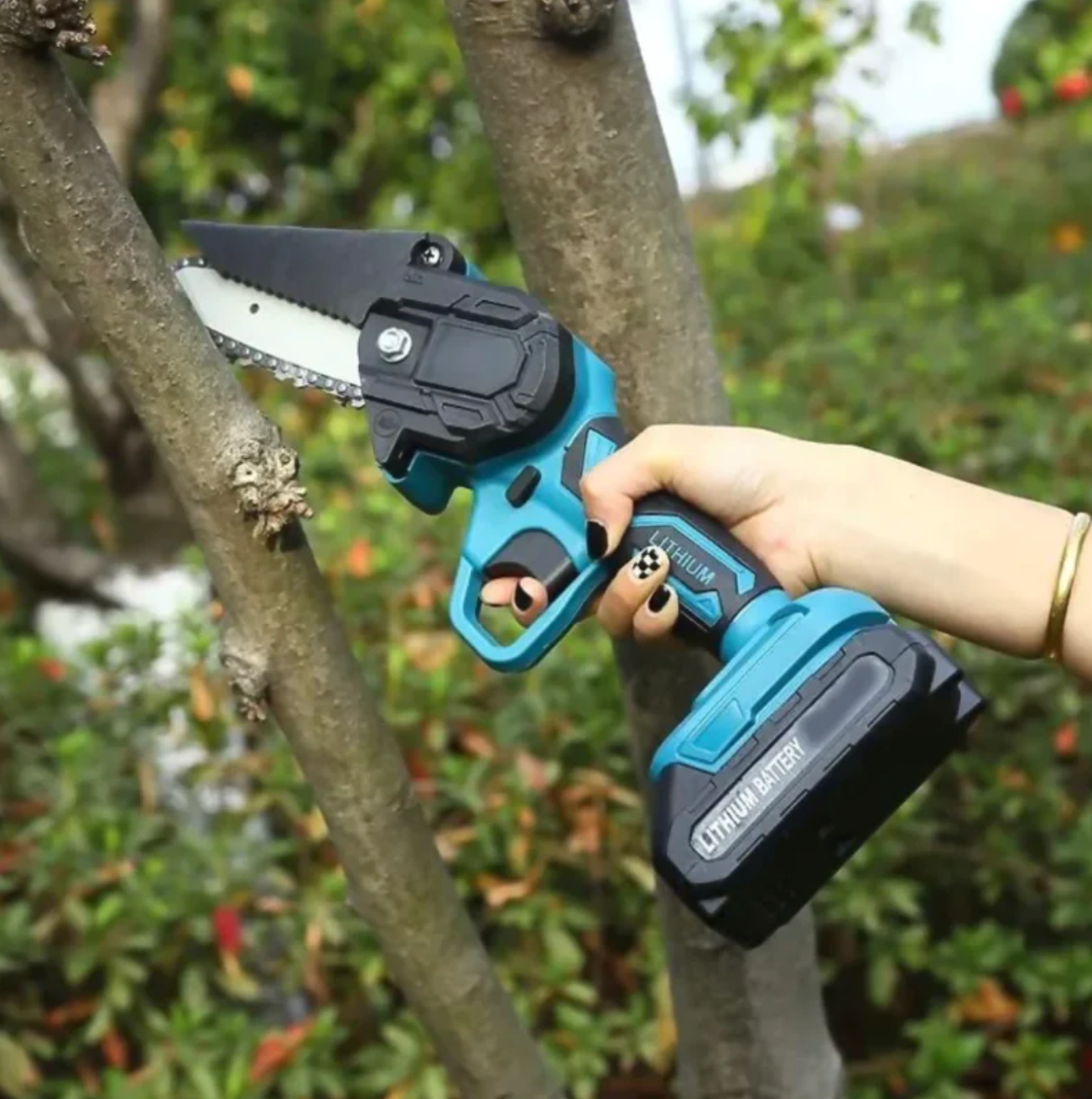 Australia's Famous Cordless Electric Chainsaw (2 FREE Batteries)